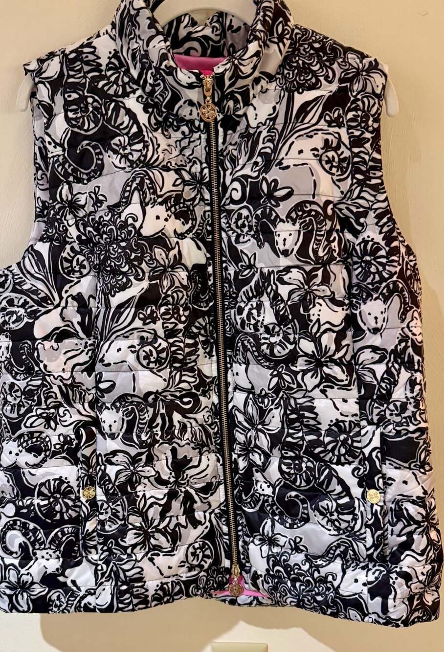 Lilly Pulitzer Elyn Puffer Vest XL Onyx With a Twist Black White Gold Zip